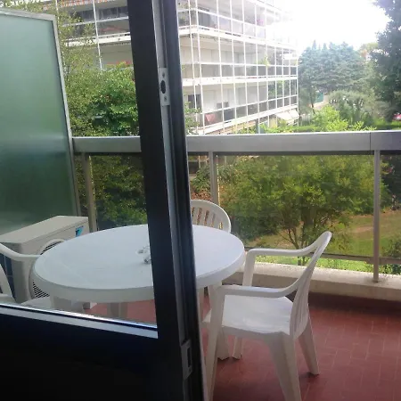 D'une A Avec Magnifique Vue Sur La Mer Piscine Partagee Terrasse Amenagee Apartment Antibes